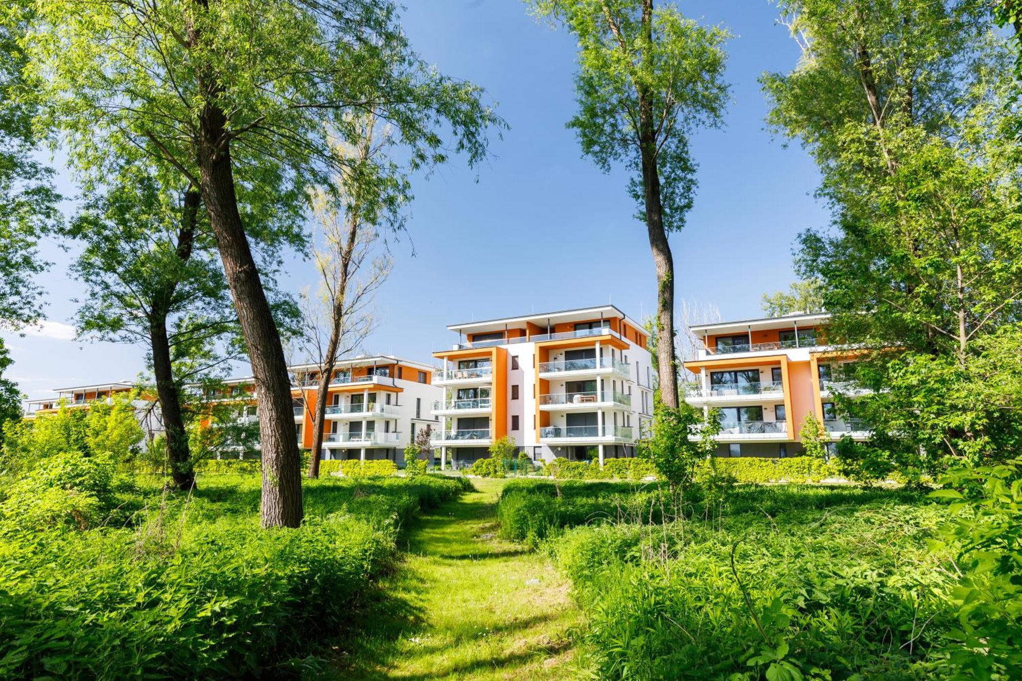 Blue4 Apartment Balatonfůzfő Exteriör bild